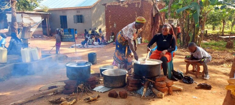 Christmas Party im Okoa Hero's Child Kinderhaus Iganga. Tste of Uganda